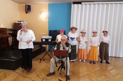 Ponikelské báby s pásmem Voskovce a Wericha