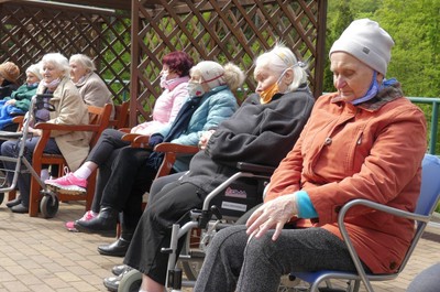 Vystoupení hudební skupiny červeného kříže