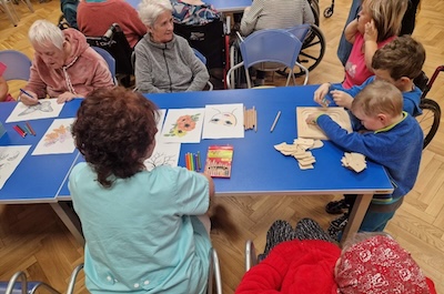 Mezigenerační setkání seniorů a dětí z MŠ Rokytnice nad Jizerou