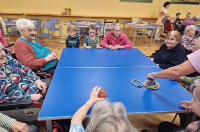 Mezigenerační setkání seniorů a dětí z MŠ Rokytnice nad Jizerou