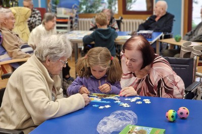 Mezigenerační setkání seniorů a dětí z MŠ Rokytnice nad Jizerou