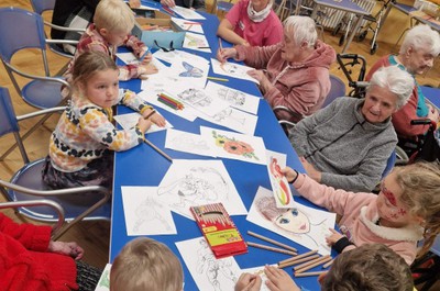 Mezigenerační setkání seniorů a dětí z MŠ Rokytnice nad Jizerou