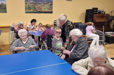 Mezigenerační setkání seniorů a dětí z MŠ Rokytnice nad Jizerou