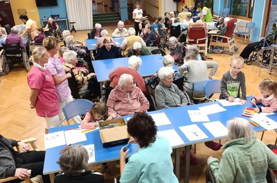 Mezigenerační setkání seniorů a dětí z MŠ Rokytnice nad Jizerou