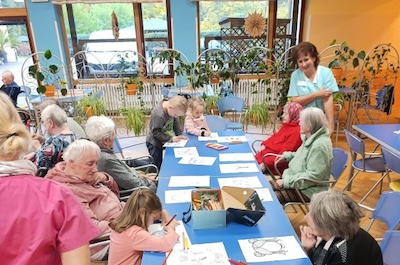 Mezigenerační setkání seniorů a dětí z MŠ Rokytnice nad Jizerou
