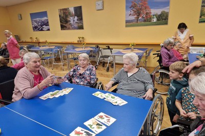 Mezigenerační setkání seniorů a dětí z MŠ Rokytnice nad Jizerou