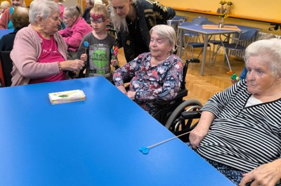 Mezigenerační setkání seniorů a dětí z MŠ Rokytnice nad Jizerou