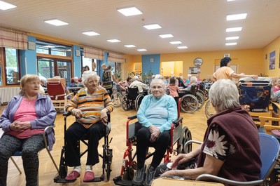 Mezigenerační setkání seniorů a dětí z MŠ Rokytnice nad Jizerou