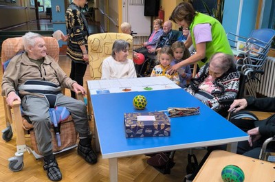 Mezigenerační setkání seniorů a dětí z MŠ Rokytnice nad Jizerou