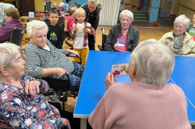 Mezigenerační setkání seniorů a dětí z MŠ Rokytnice nad Jizerou