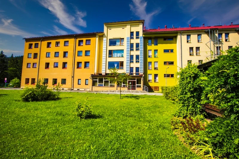 Pohled na přední část - Domov důchodců Rokytnice nad Jizerou, p.o.